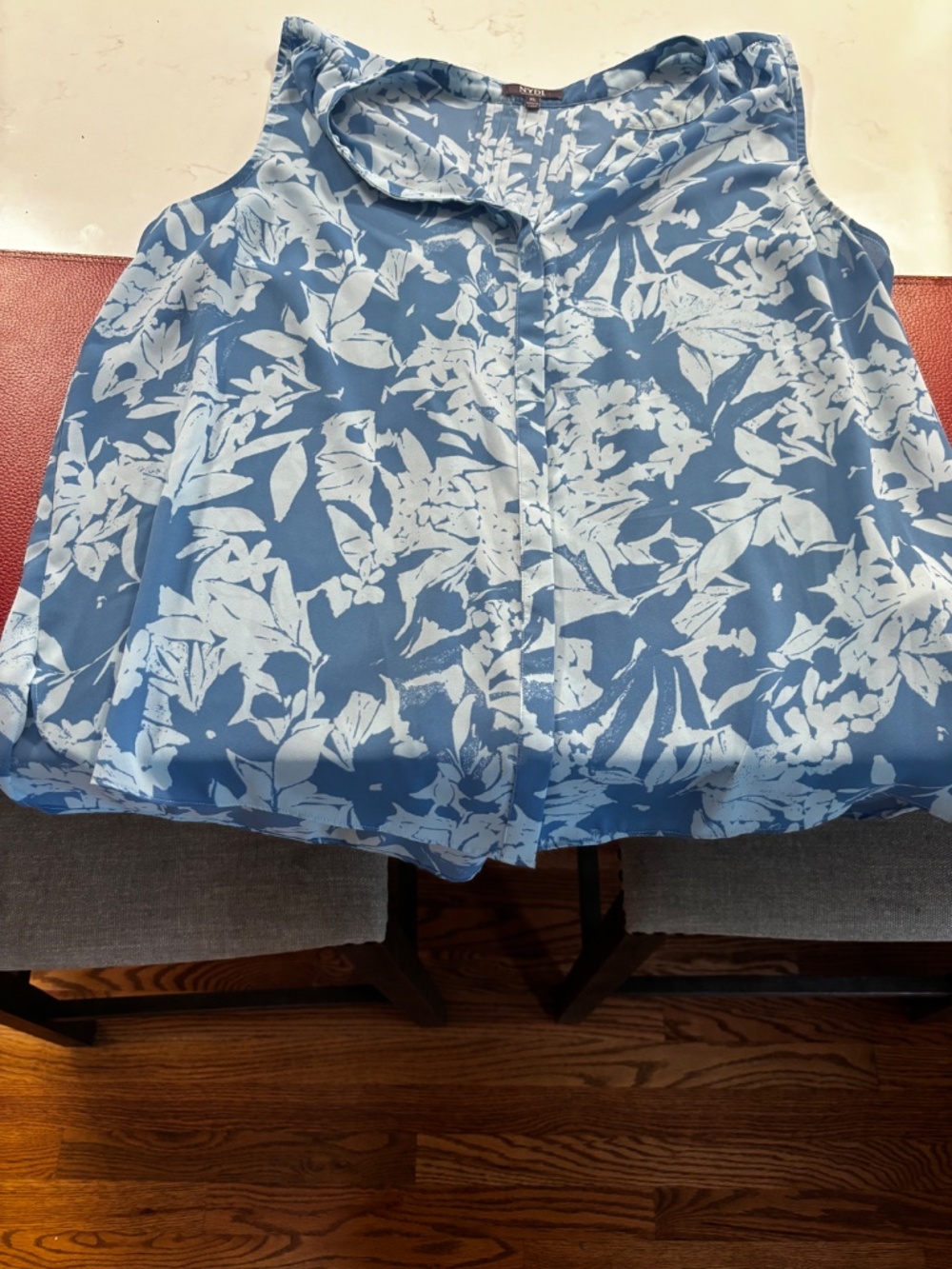 NYDJ Navy and White Sleeveless Floral Print Camisole - Picture 4 of 4